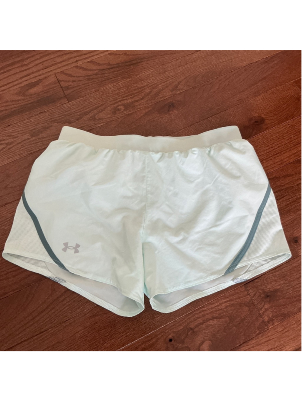 Women's Under Armour Athletic Shorts S Light Green Gray